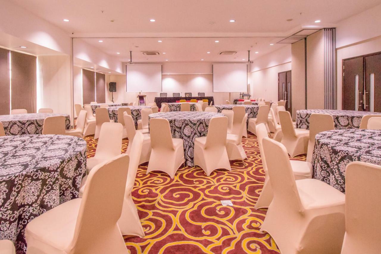 Mercure Pontianak City Center Exterior photo