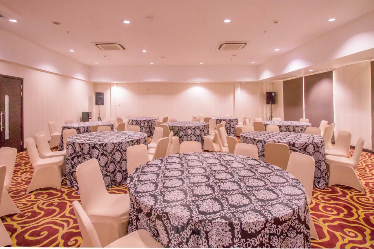 Mercure Pontianak City Center Exterior photo